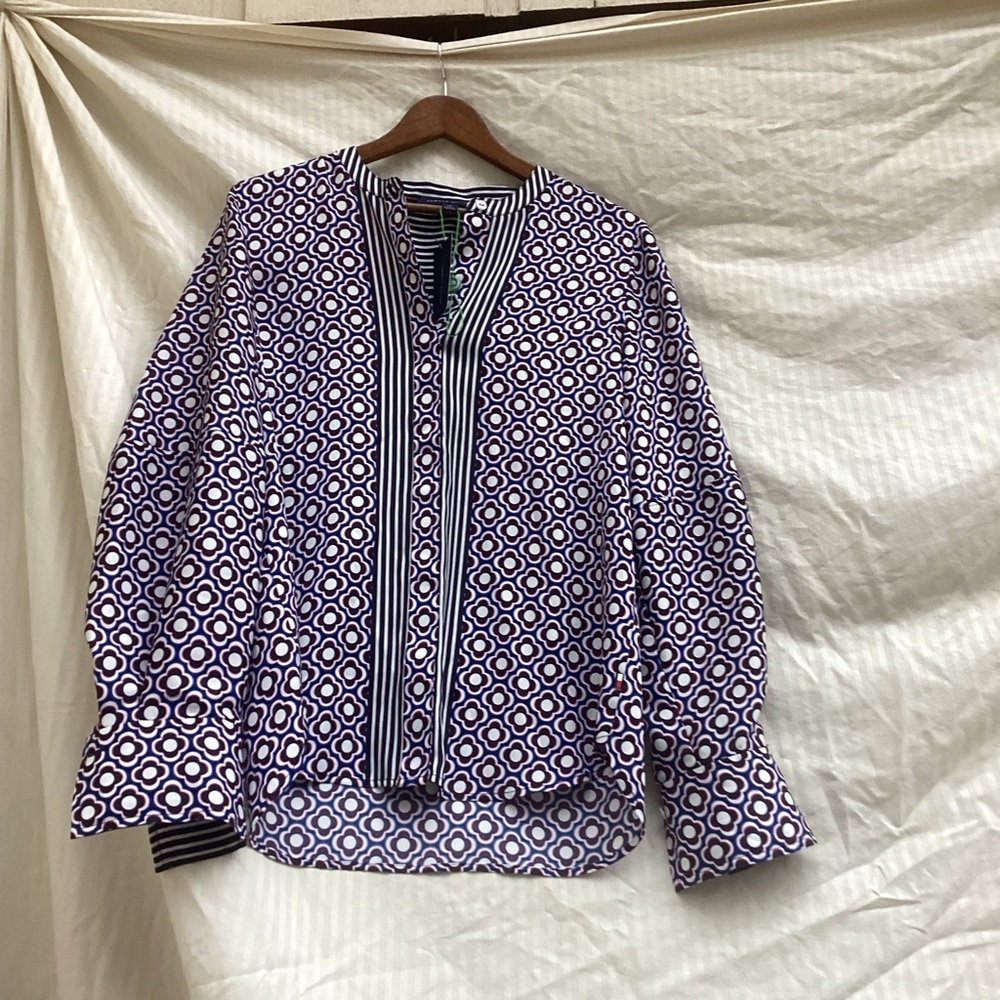 Tommy Hilfiger NWT blue and White Floral Striped Blouse, size small
